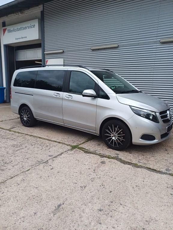 Silber Gebraucht 2019 Mercedes V250 Avantgarde Van / Kleinbus | 29.900 € (Superpreis) - Bild 1/4