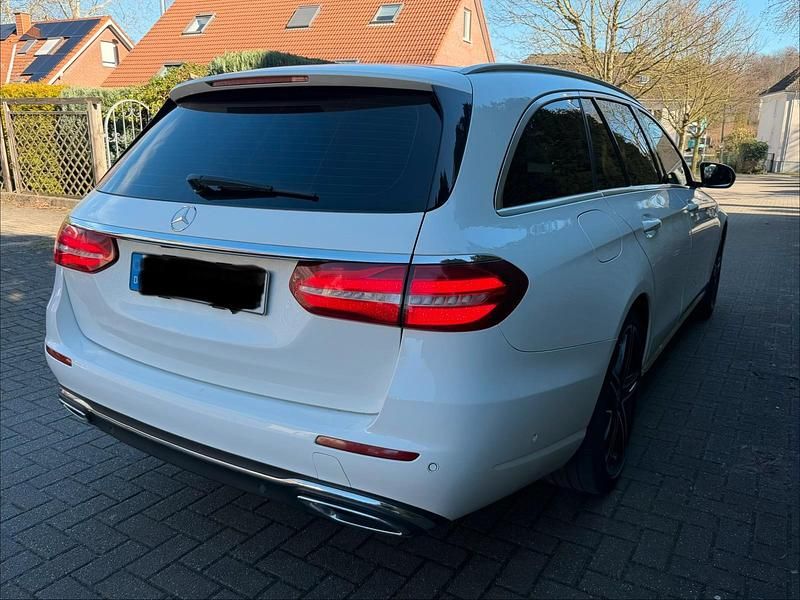 Gebraucht Mercedes E220 Avantgarde 194 PS (142 kW) 2017 Weiß Kombi