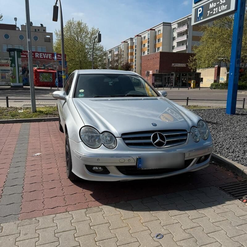 Silber Gebraucht 2007 Mercedes CLK200 Elegance Coupé | 4.700 € (Guter Preis) - Bild 1/4