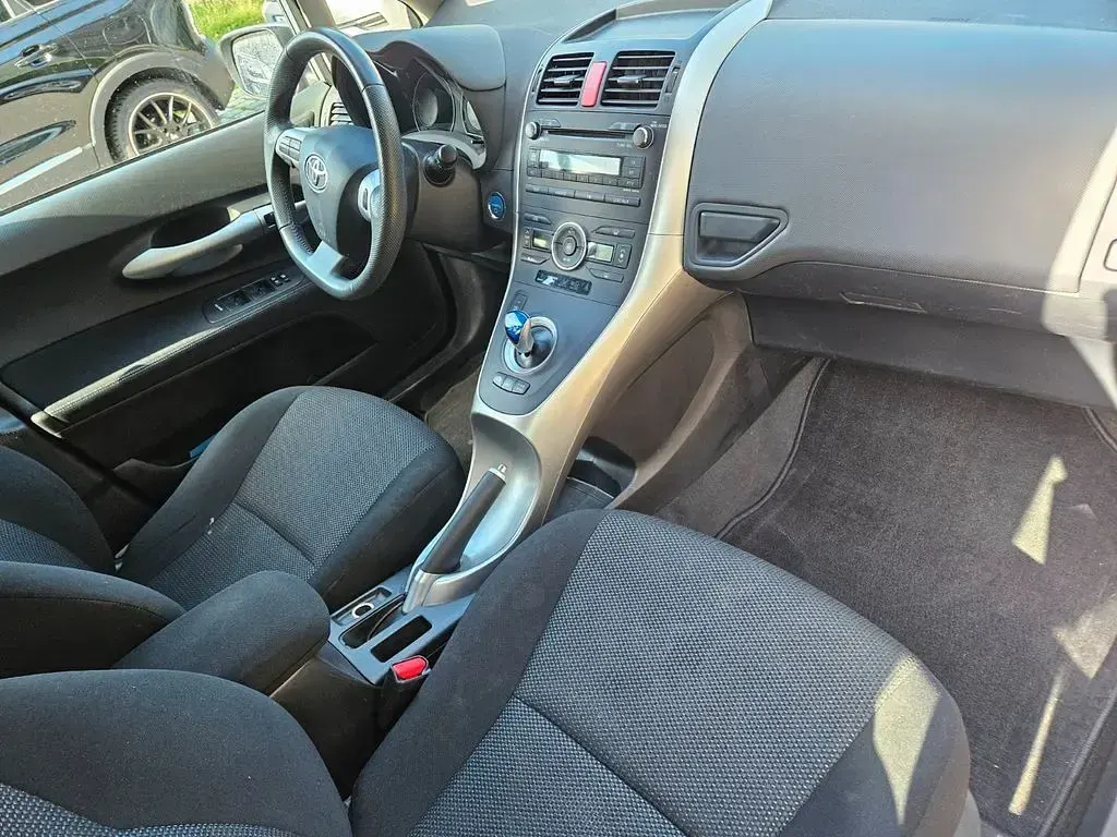 Gebraucht Toyota Auris Hybrid 99 PS (72 kW) 2011 Blau Limousine