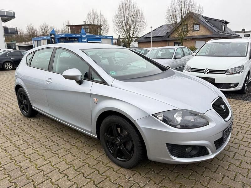 Grau Gebraucht 2009 Seat Leon Stylance Limousine | 2.990 € (Guter Preis) - Bild 1/4