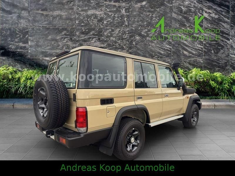 Neu Toyota Land Cruiser 231 PS (169 kW) 2025 Beige SUV