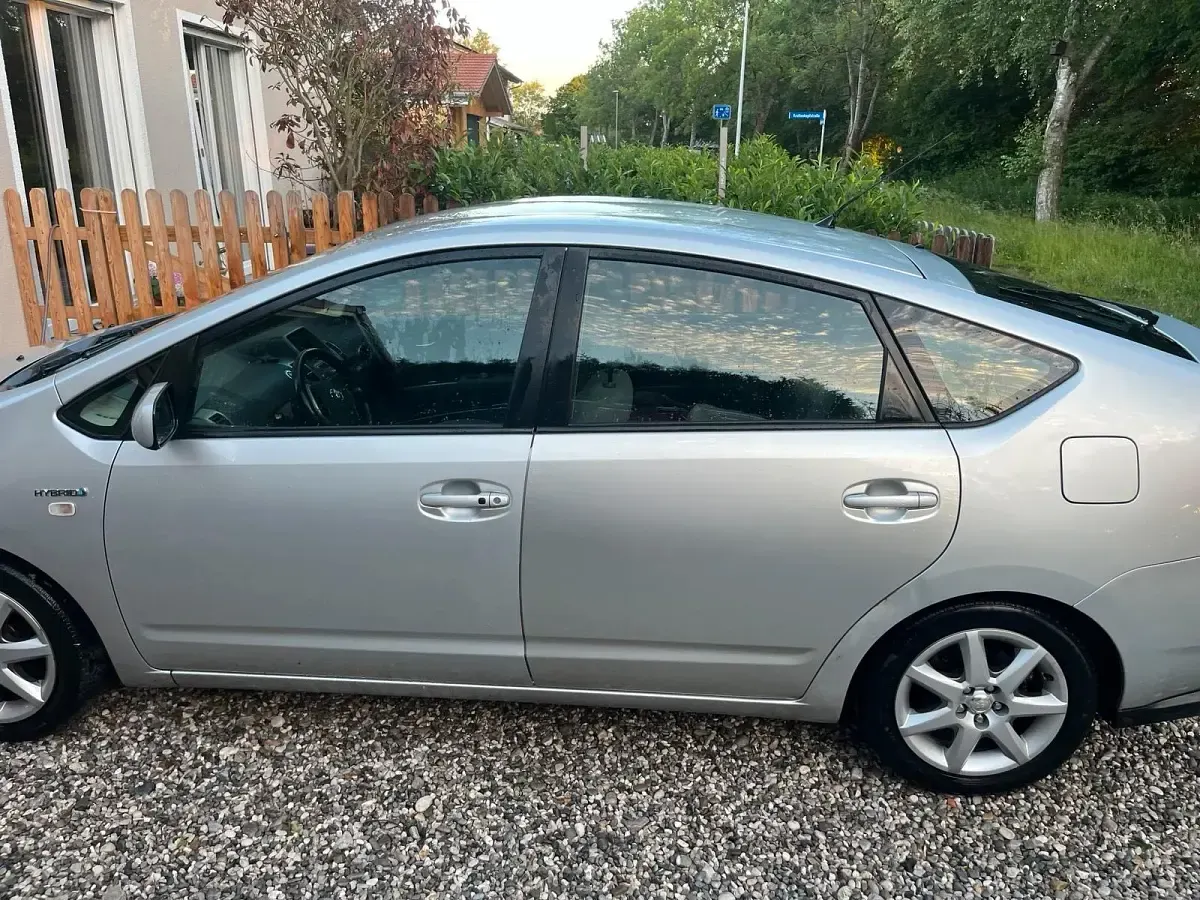 Gebraucht Toyota Prius 113 PS (83 kW) 2007 Silber Kleinwagen