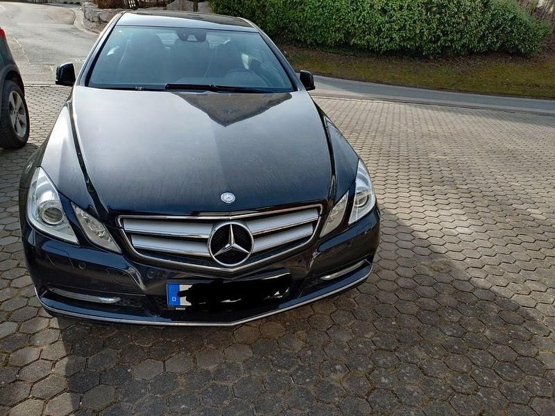 Gebraucht Mercedes E200 Avantgarde 184 PS (135 kW) 2012 Schwarz Coupé