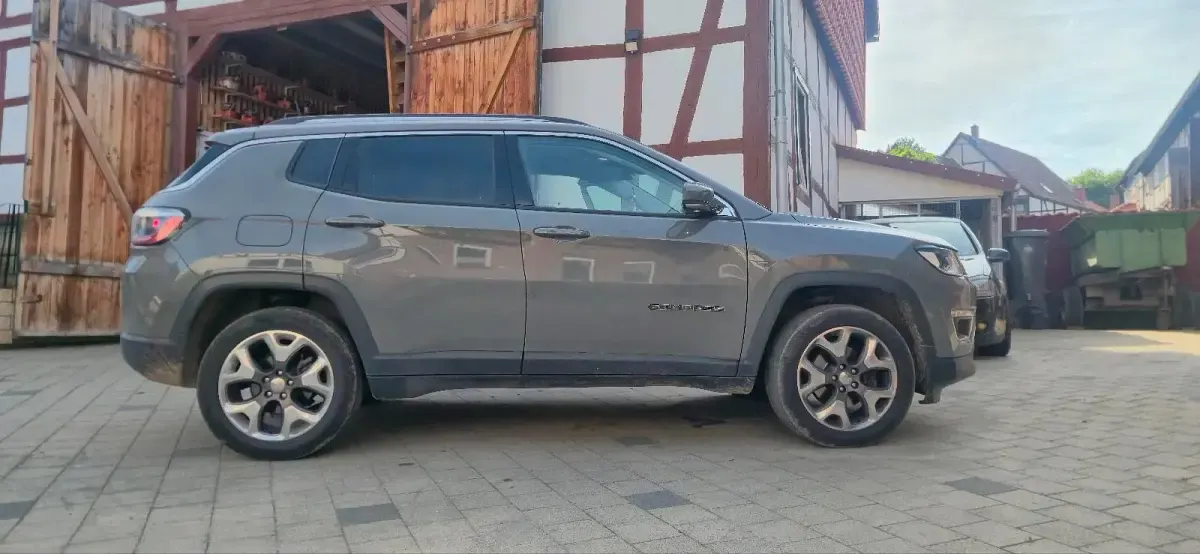 Gebraucht Jeep Compass 140 PS (102 kW) 2020 Grau SUV