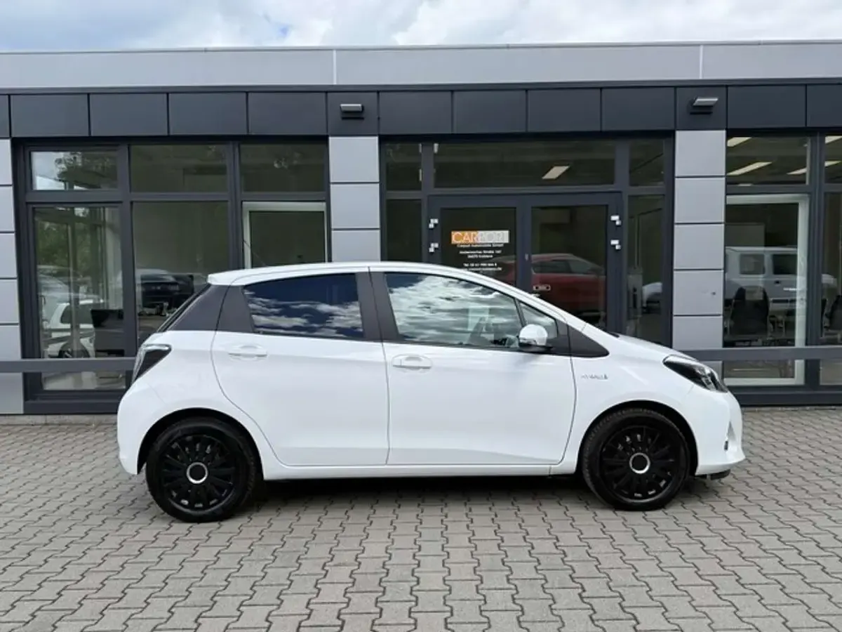 Gebraucht Toyota Yaris Comfort 75 PS (55 kW) 2014 Weiß Kleinwagen