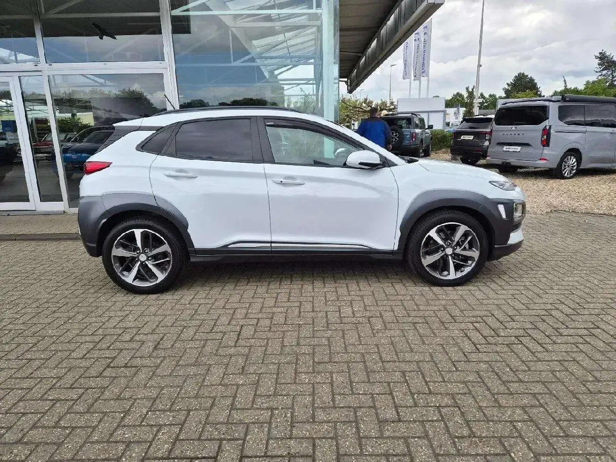 Gebraucht Hyundai Kona Premium 177 PS (130 kW) 2018 Chalk white / met SUV