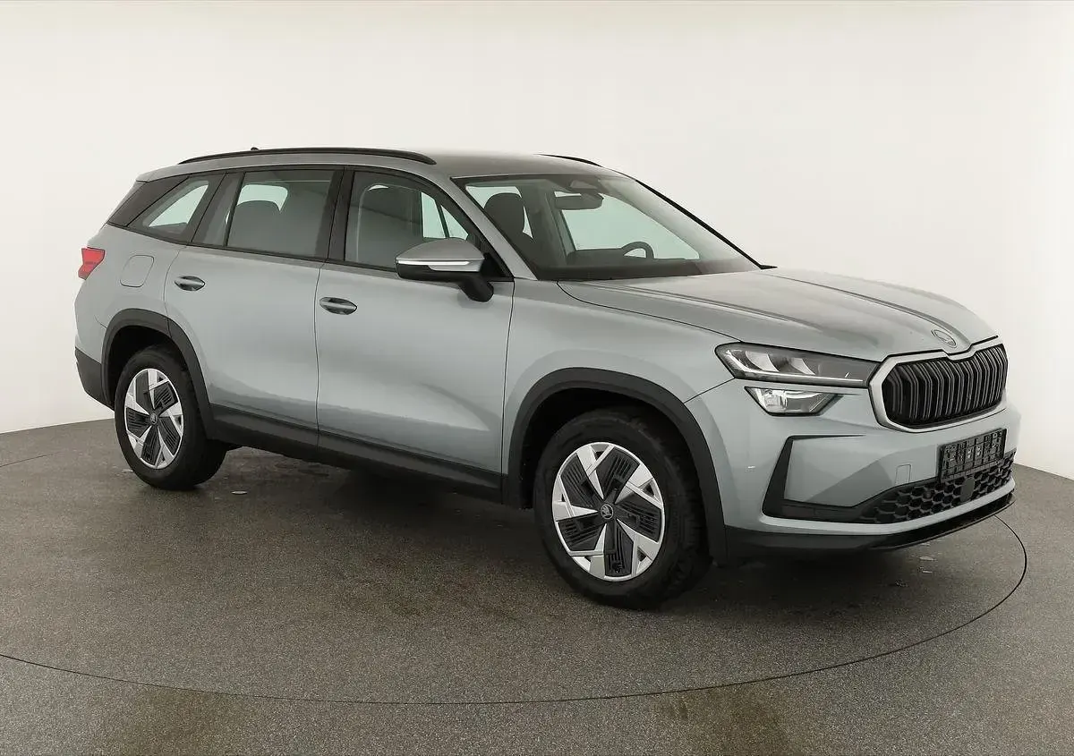 Neu Skoda Kodiaq Selection 150 PS (110 kW) 2026 Smokey diamond silver metallic SUV
