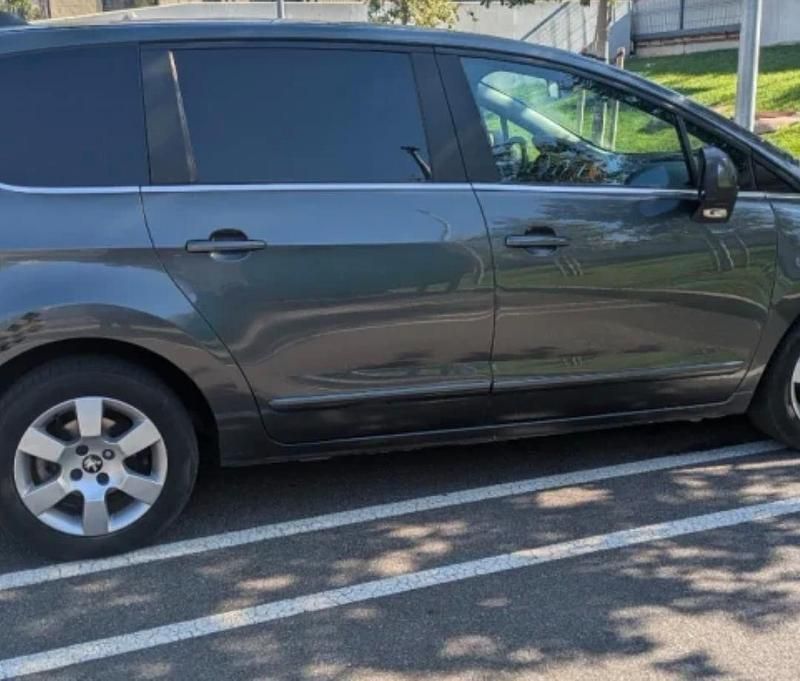 Gebraucht Peugeot 5008 115 PS (84 kW) 2014 Grau Van / Kleinbus