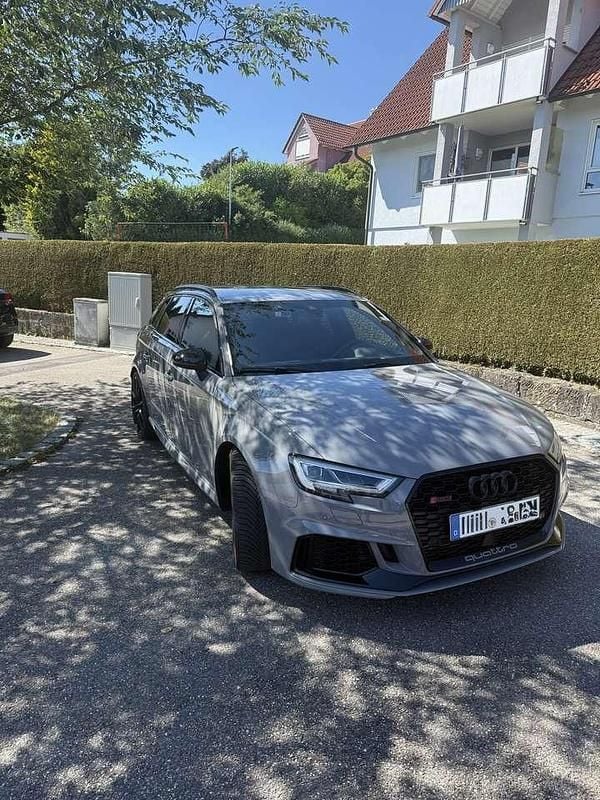 Grau Gebraucht 2020 Audi RS3 Sportback Kleinwagen | 39.000 € (Guter Preis) - Bild 1/4