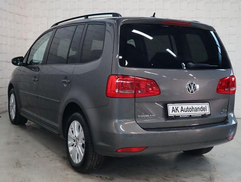 Gebraucht VW Touran Comfortline 105 PS (77 kW) 2013 Grau Van / Kleinbus
