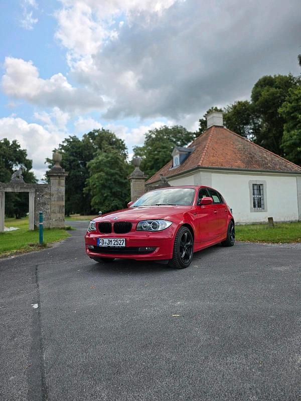 Rot Gebraucht 2010 BMW 116 Kleinwagen | 7.900 € - Bild 1/4