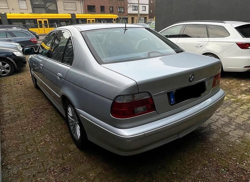 Silber Gebraucht 2002 BMW 525 Limousine | 4.600 € (Guter Preis) - Bild 1/4