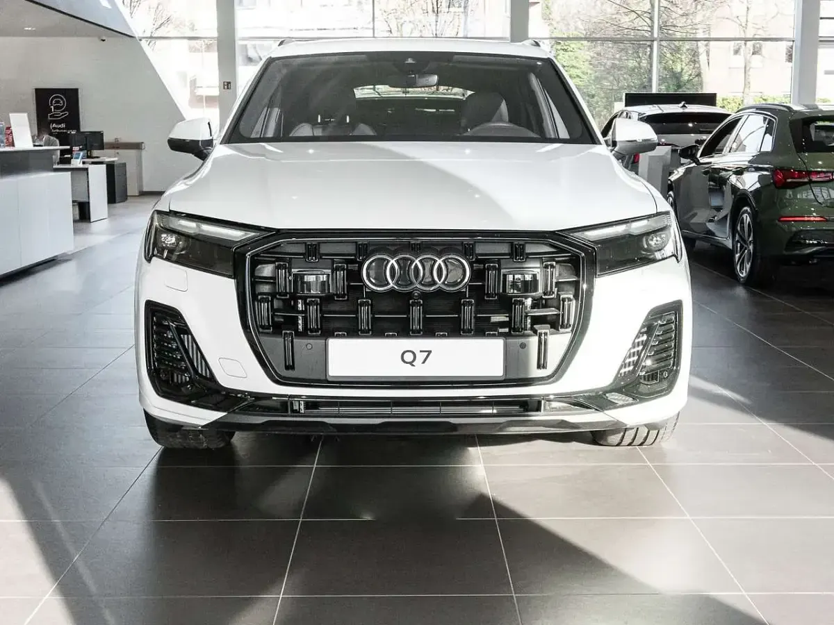 Gebraucht Audi Q7 Ambiente 394 PS (289 kW) 2026 Gletscherweiß metallic SUV