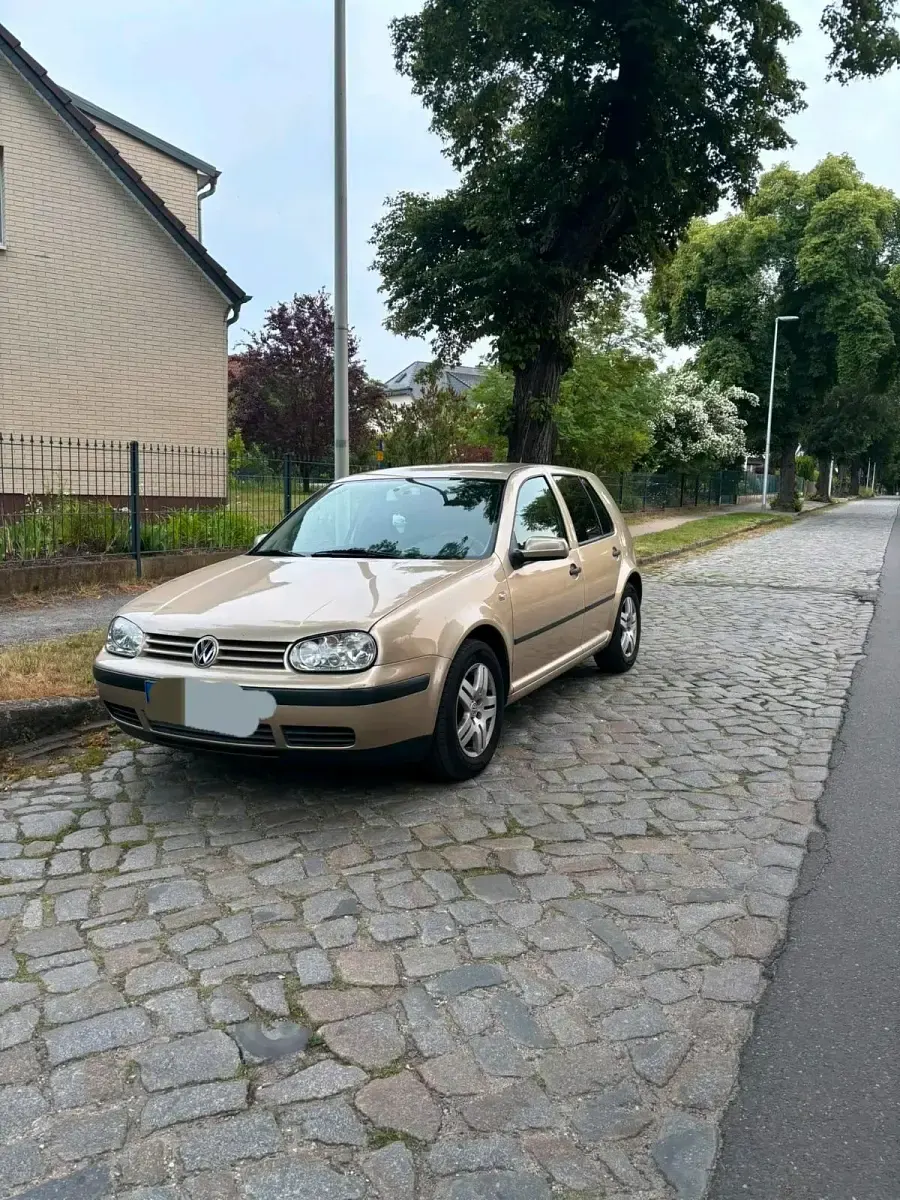 Gebraucht VW Golf IV 77 PS (56 kW) 2001 Gold Kleinwagen