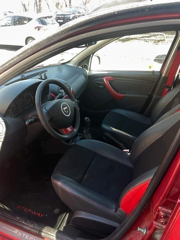 Gebraucht Dacia Sandero Stepway 84 PS (61 kW) 2012 Rot Kleinwagen