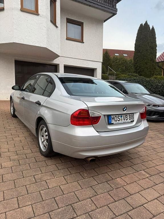 Second-hand BMW 318 129 CP (94 kW) 2006 Argintiu Berlinǎ