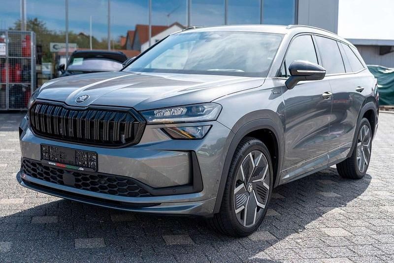 Graphitegrau metallic Neu 2025 Skoda Kodiaq SportLine SUV | 53.300 € (Fairer Preis) - Bild 1/4