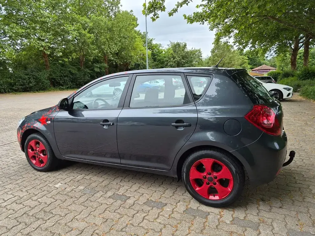 Gebraucht Kia Ceed LX 126 PS (92 kW) 2009 Grau Kleinwagen