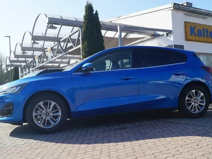Nowe Ford Focus Titanium X 125 KM (91 kW) 2026 Niebieski Sedan/Limuzyna