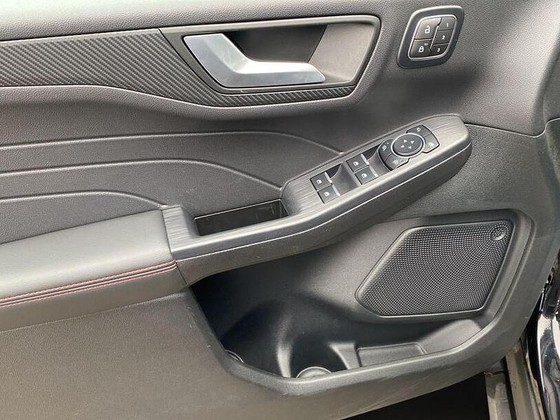 Gebraucht Ford Kuga ST-Line X 186 PS (136 kW) 2025 Schwarz SUV