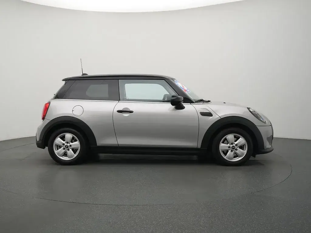 Usado Mini Cooper Essential 136 HP (100 kW) 2023 Prateado Citadino