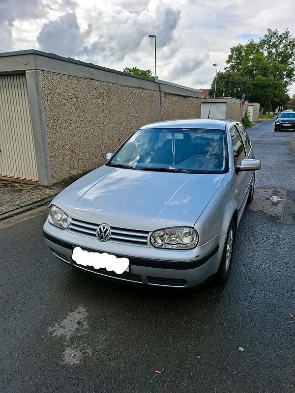 Silber Gebraucht 2002 VW Golf IV Kleinwagen | 650 € (Superpreis) - Bild 1/4
