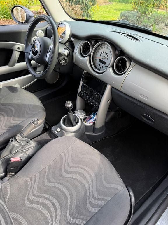 Used Mini ONE 90 HP (66 kW) 2003 Black Hatchback