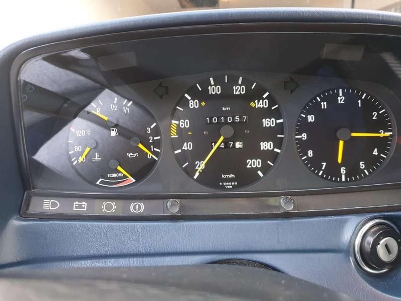 Gebraucht Mercedes E230 136 PS (100 kW) 1983 Limousine