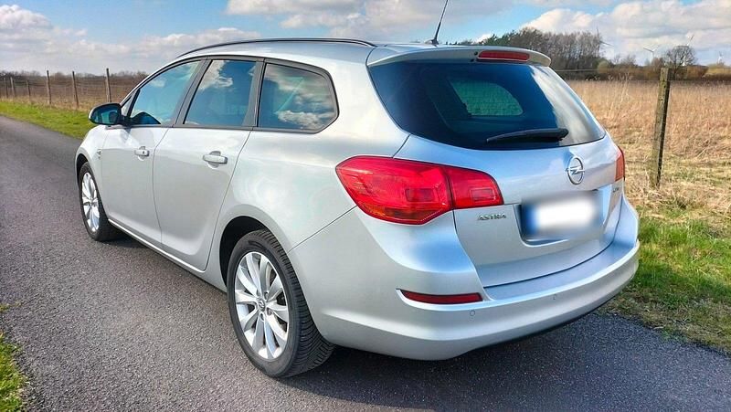 Gebraucht Opel Astra 110 PS (80 kW) 2012 Silber Kombi
