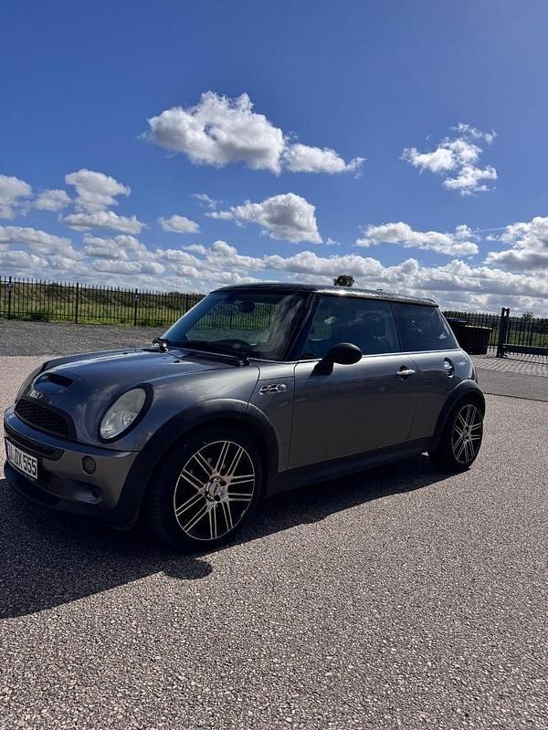 Grau Gebraucht 2004 Mini Cooper S Coupé Coupé | 3.499 € - Bild 1/4