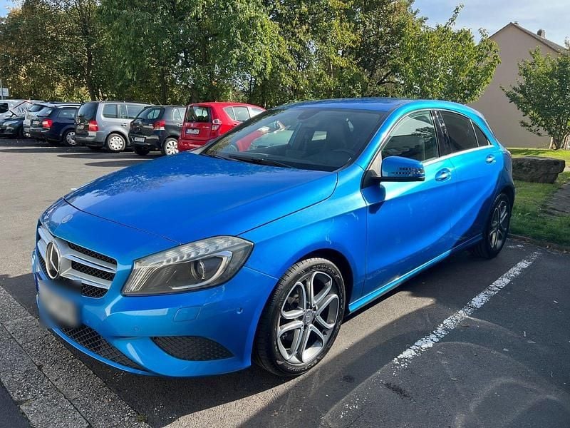 Gebraucht Mercedes A180 Urban 122 PS (89 kW) 2012 Blau Limousine