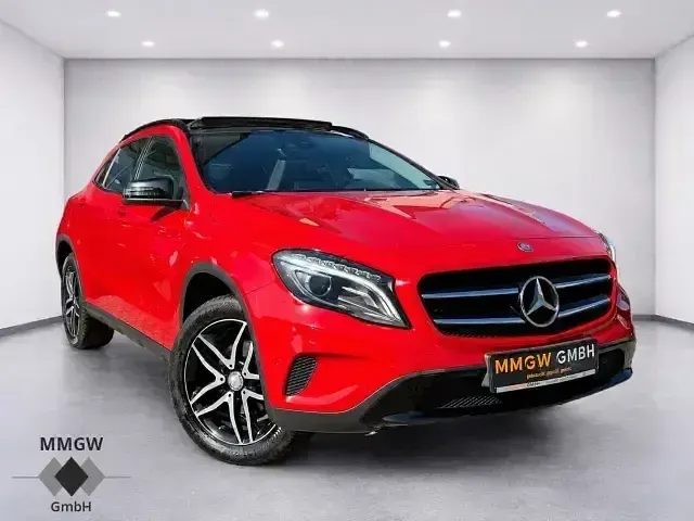 Gebraucht Mercedes GLA200 156 PS (114 kW) 2016 Jupiterrot  unilack SUV