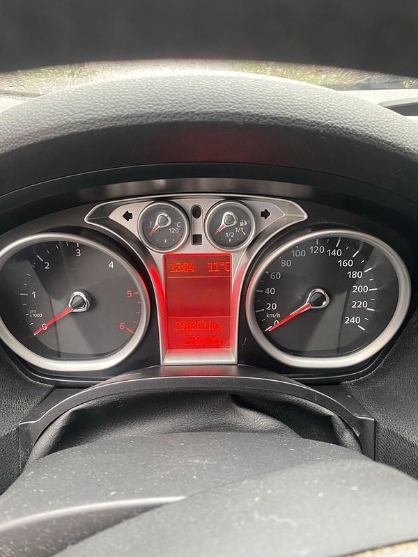 Gebraucht Ford Kuga Titanium 140 PS (102 kW) 2012 Weiß SUV