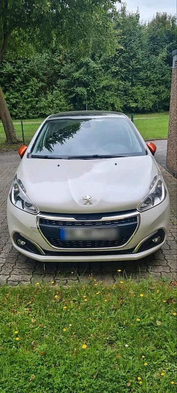 Weiß Gebraucht 2016 Peugeot 208 Roland Garros Kleinwagen | 7.500 € - Bild 1/4