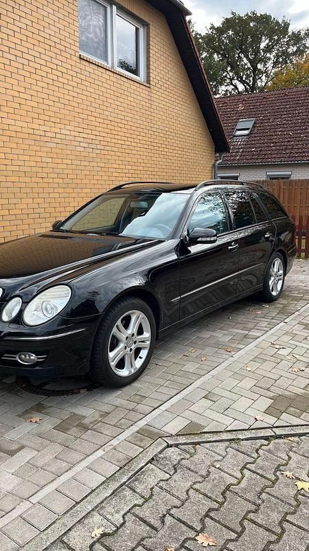 Schwarz Gebraucht 2008 Mercedes E200 Avantgarde Kombi | 5.000 € (Guter Preis) - Bild 1/1