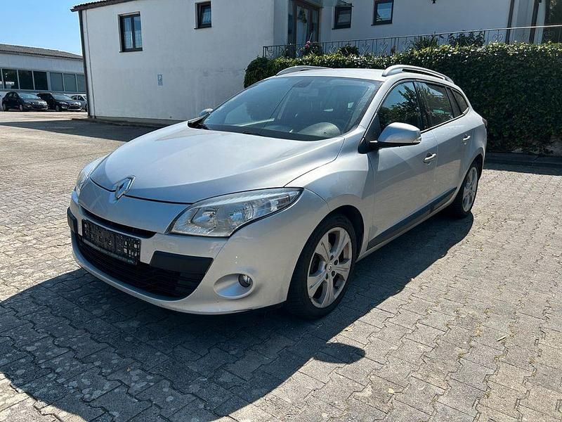 Silber Gebraucht 2009 Renault Mégane III Expression Limousine | 1.990 € (Guter Preis) - Bild 1/4