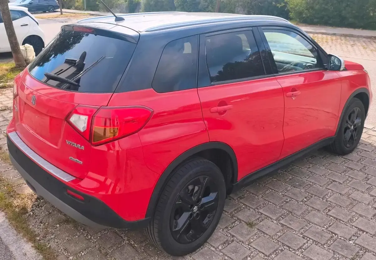 Gebraucht Suzuki Vitara 140 PS (102 kW) 2018 Rot SUV