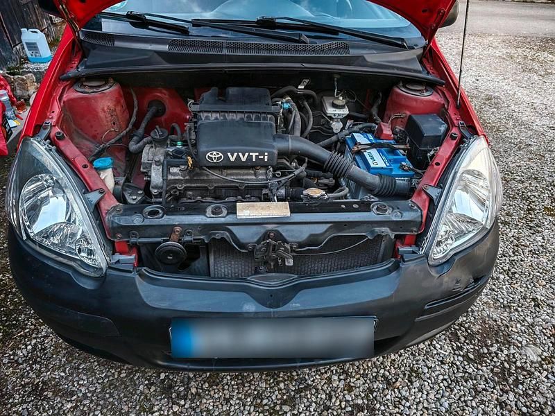 Gebraucht Toyota Yaris 65 PS (47 kW) 2004 Rot Kleinwagen