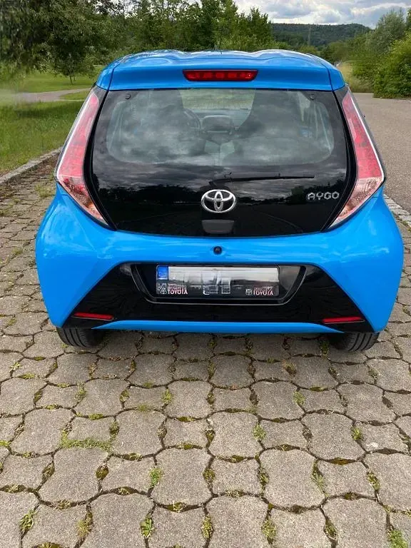 Gebraucht Toyota Aygo 69 PS (50 kW) 2015 Blau Kleinwagen