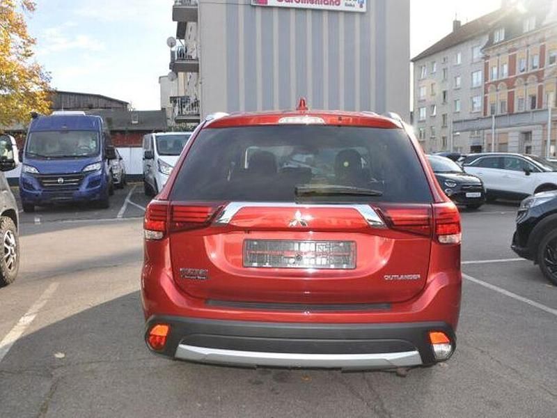 Gebraucht Mitsubishi Outlander Edition 150 PS (110 kW) 2017 Rot SUV