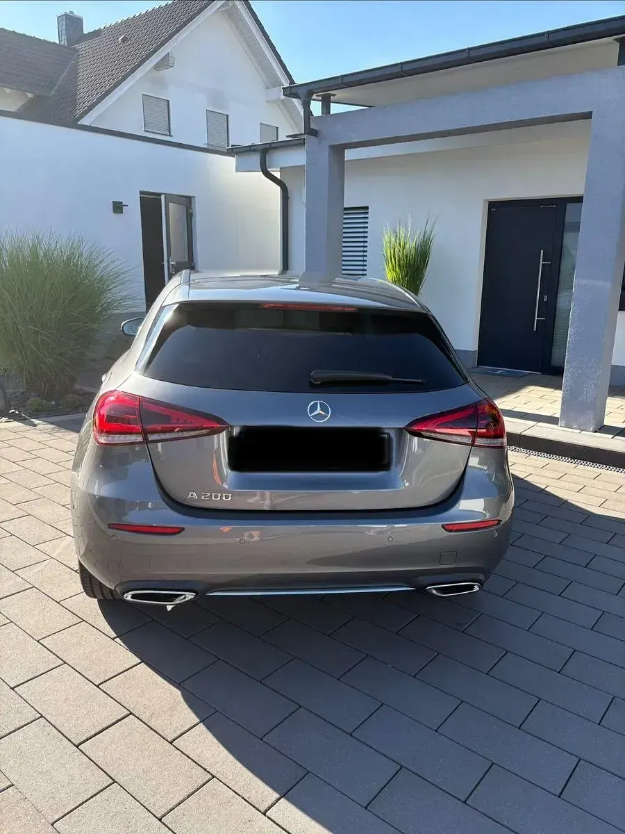 Gebraucht Mercedes A200 163 PS (119 kW) 2020 Silber Limousine