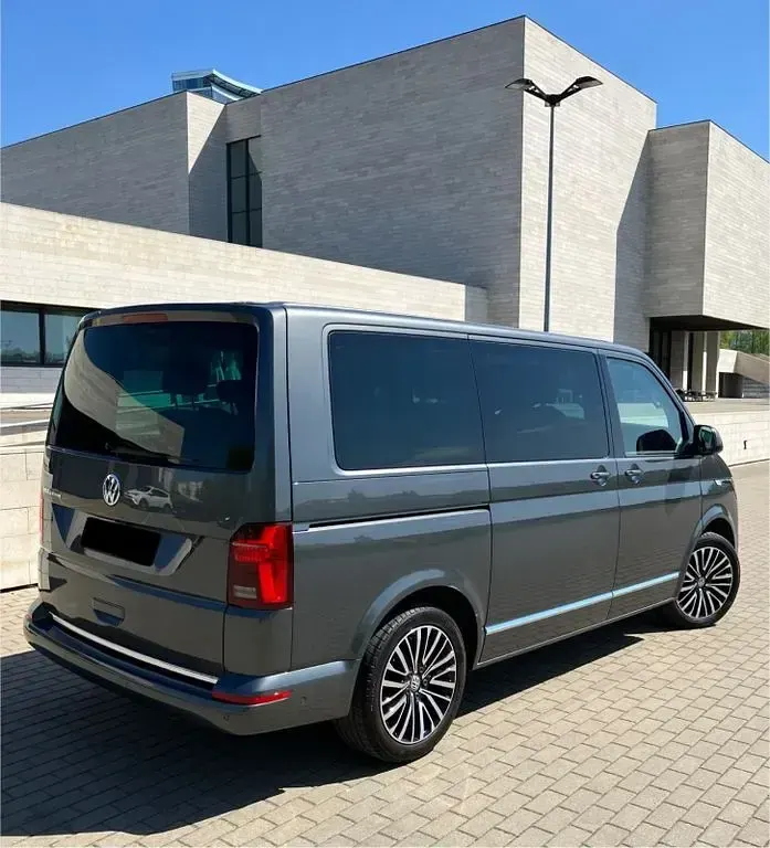 Gebraucht VW Multivan 204 PS (150 kW) 2021 Grau Van / Kleinbus
