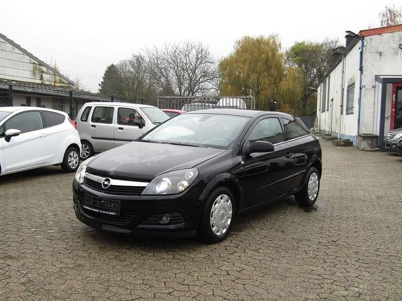 Schwarz Gebraucht 2009 Opel Astra GTC Innovation Limousine | 3.100 € (Guter Preis) - Bild 1/4