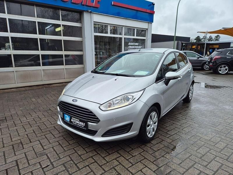 Gebraucht Ford Fiesta Trend 95 PS (69 kW) 2015 Silber Kleinwagen