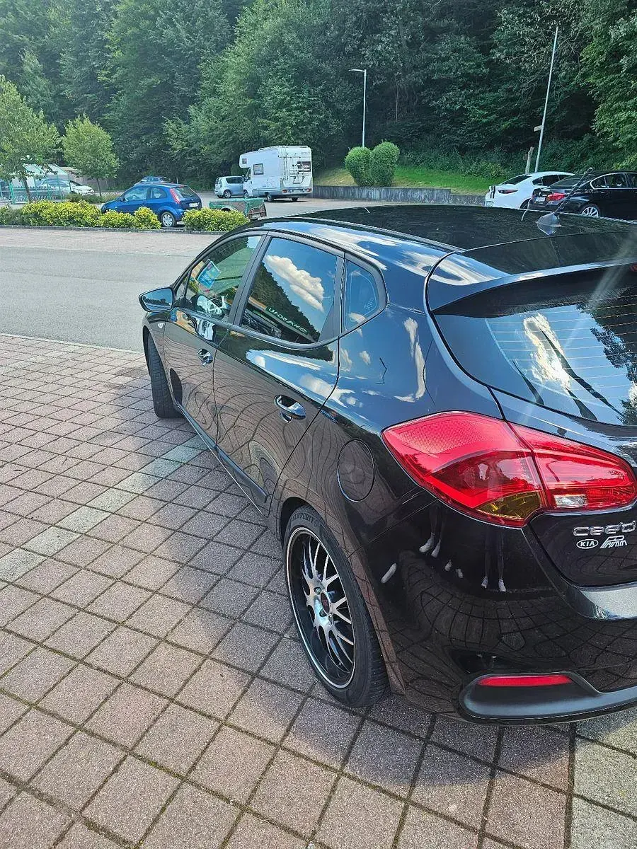 Gebraucht Kia Ceed 99 PS (72 kW) 2013 Schwarz Kleinwagen