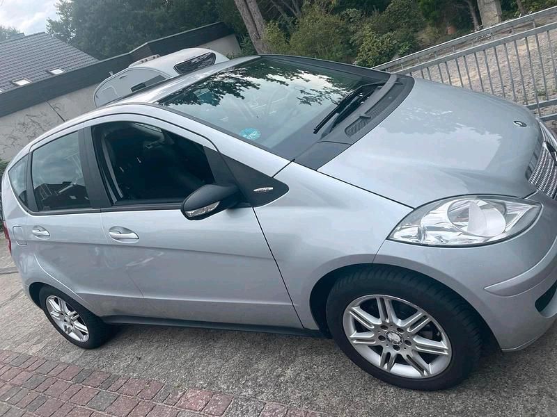 Grau Gebraucht 2007 Mercedes A180 Limousine | 2.750 € (Fairer Preis) - Bild 1/4