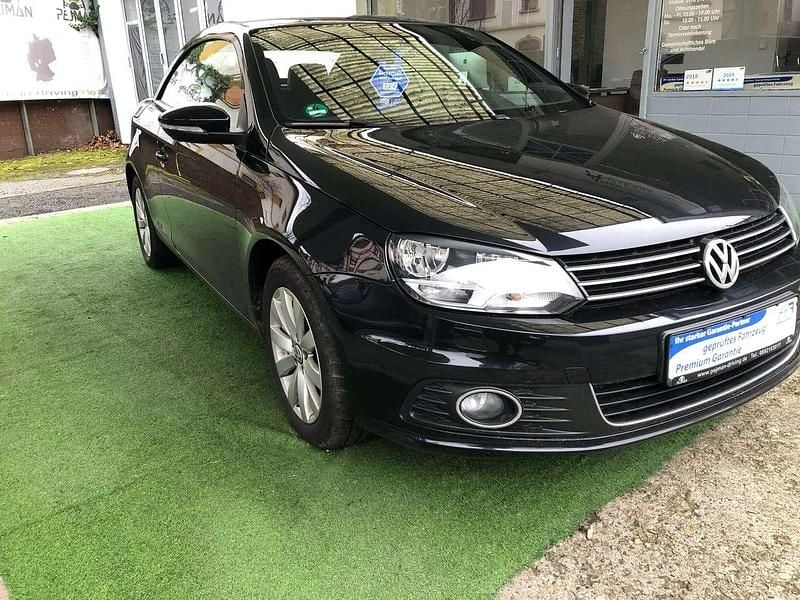 Gebraucht VW Eos Basis 122 PS (89 kW) 2012 Deep black perleffekt Cabrio
