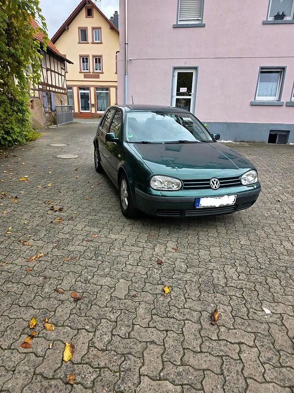 Grün Gebraucht 2000 VW Golf IV Kleinwagen | 900 € (Guter Preis) - Bild 1/4