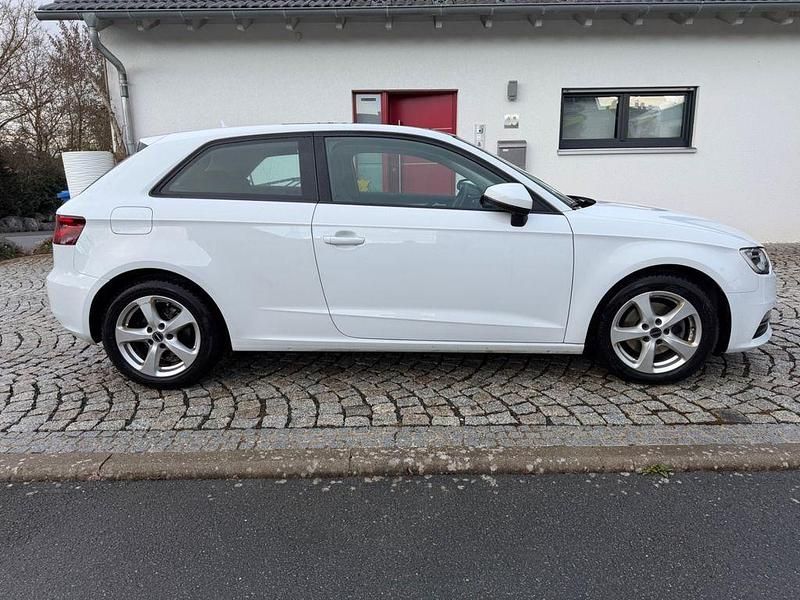 Gebraucht Audi A3 Ambition 105 PS (77 kW) 2014 Weiß Limousine